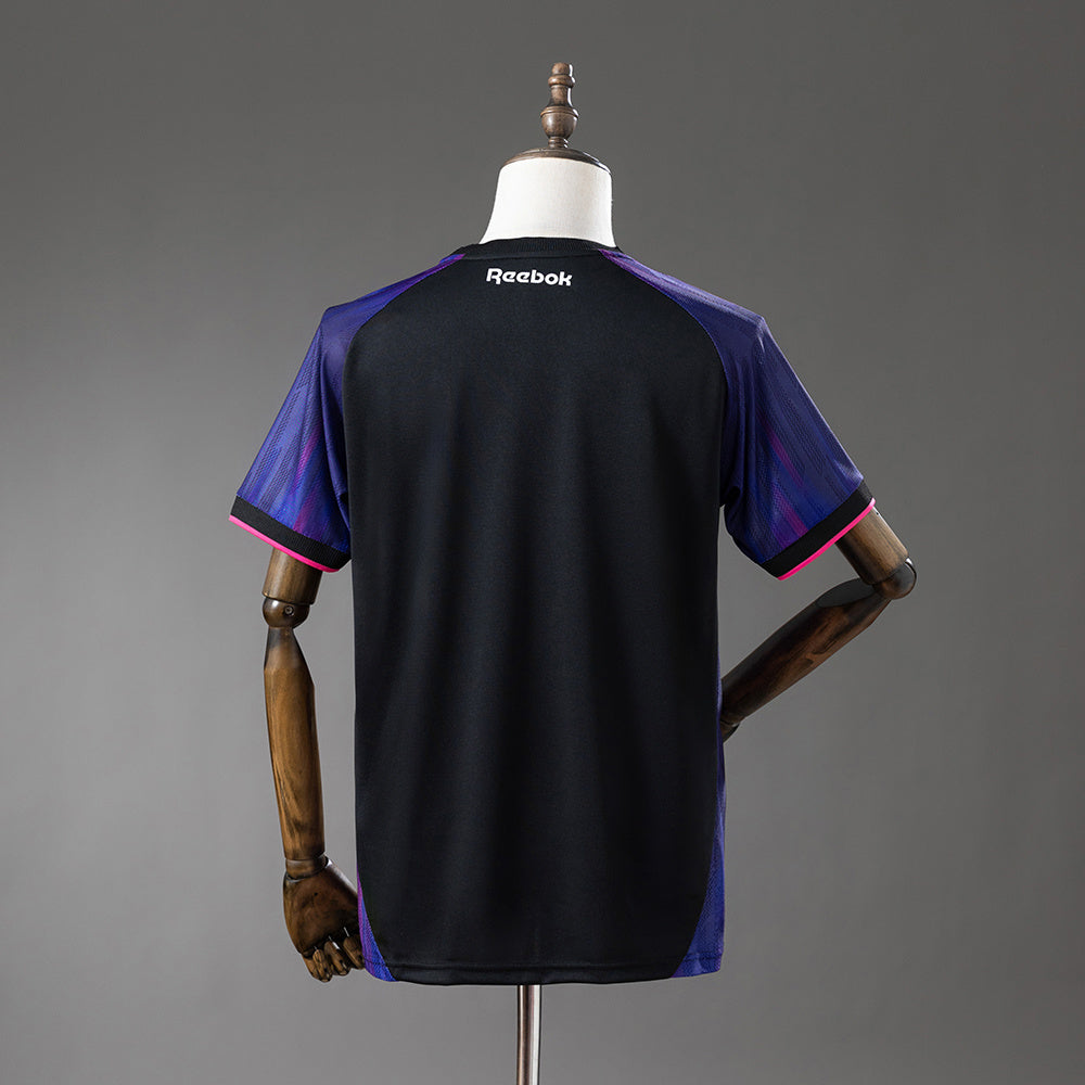 Camisa reserva do Botafogo para a temporada 25/26 (quarto uniforme).